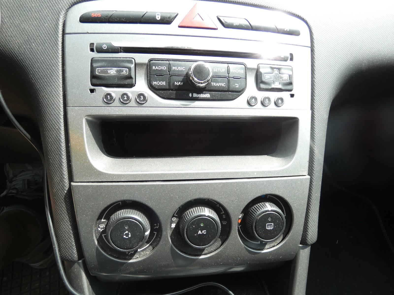Peugeot 308 2012 — photo 15