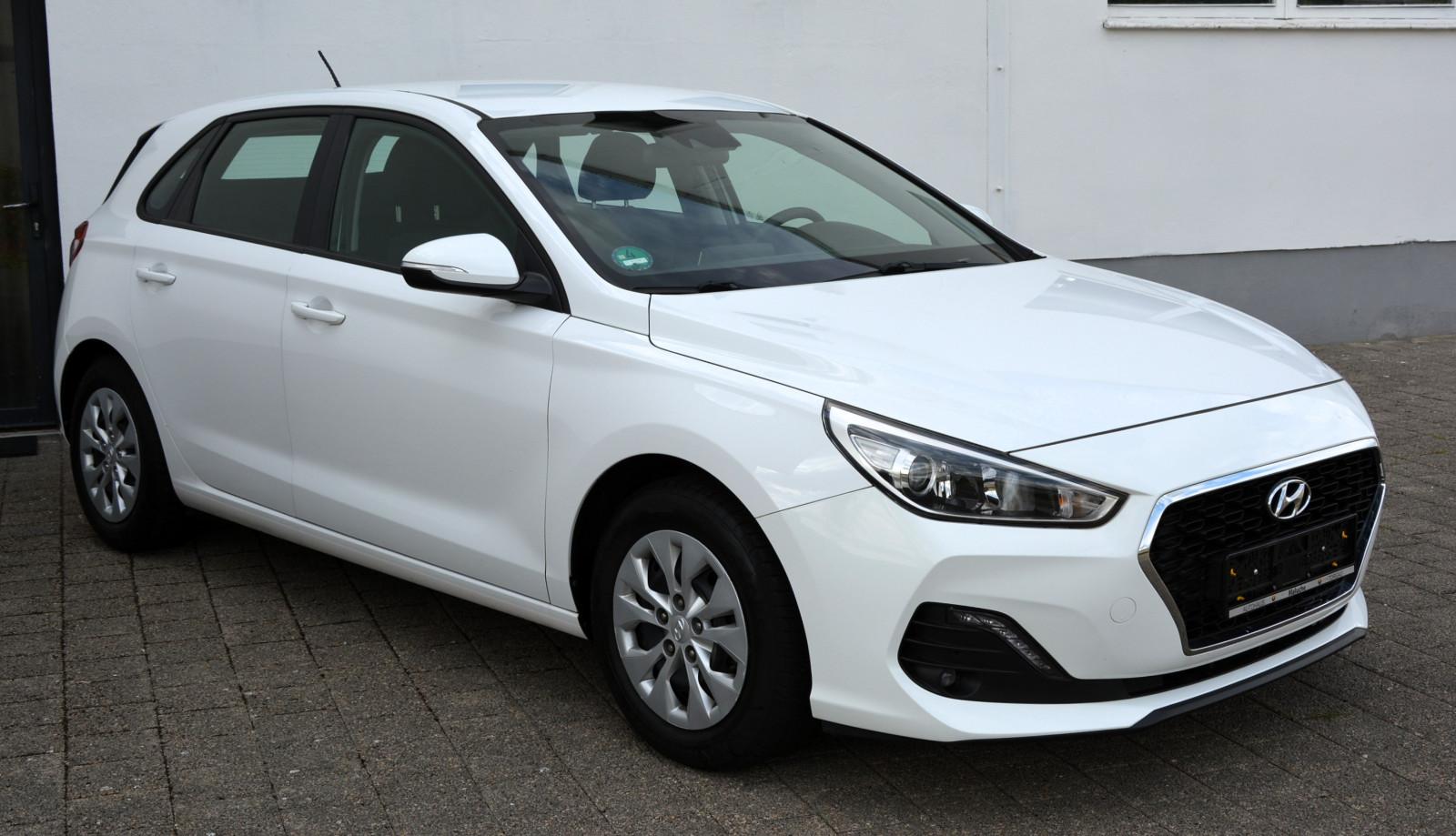 Hyundai i30 Select 1.4 Klima Scheckheft 8x Bereift TOP