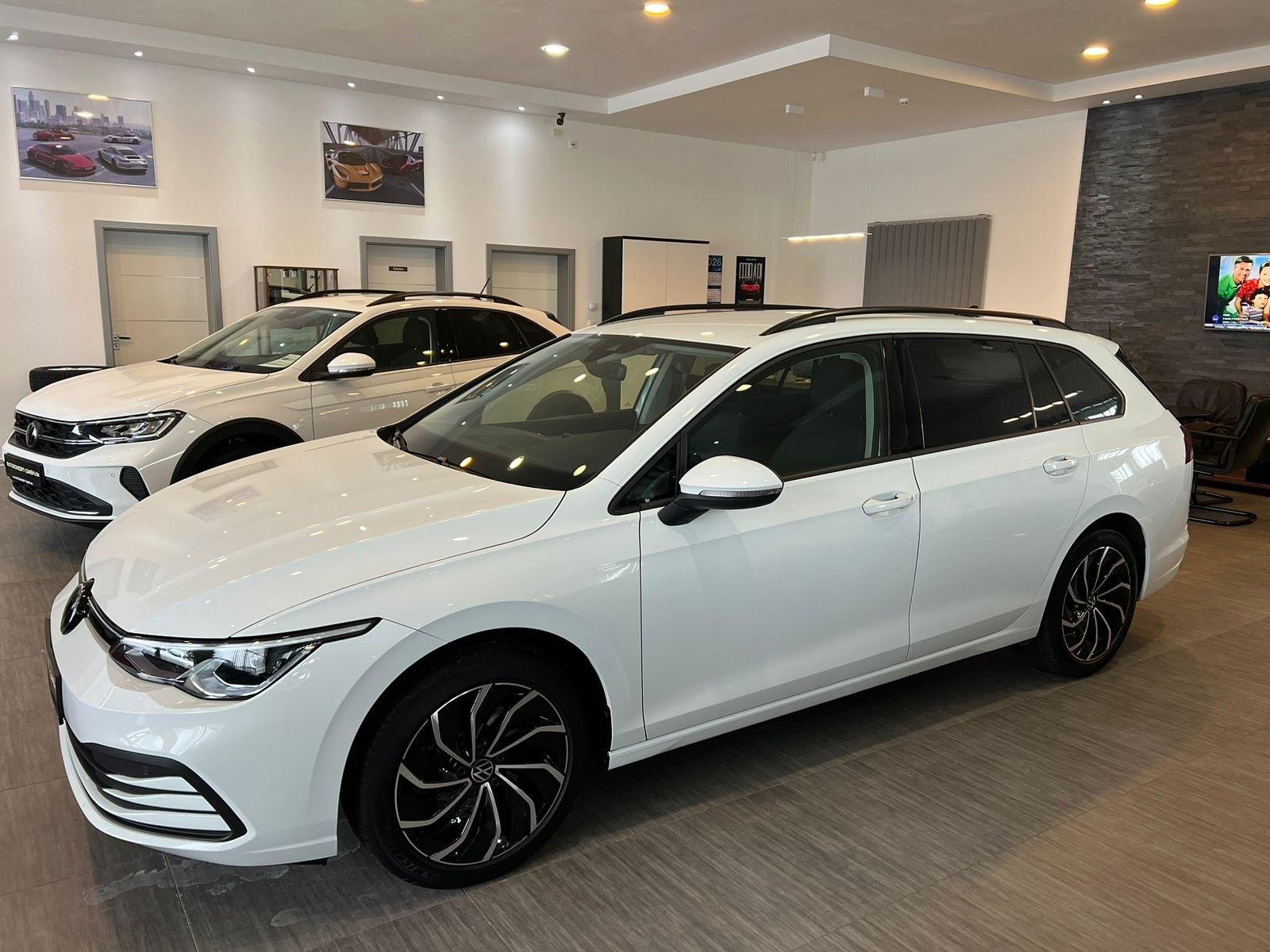 Volkswagen Golf 8 DSG*NAV*MATR*DIGI*ACC*DAB*AHK*SHZ*PDC*17"