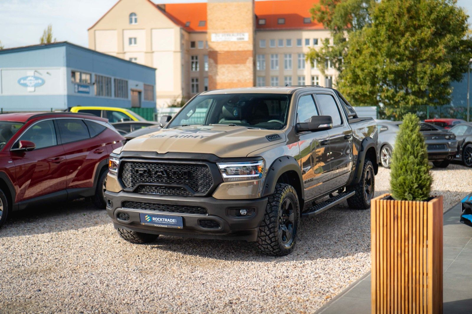 Fahrzeugabbildung Dodge RAM 5.7 V8 HEMI 4x4 NIGHT OFFROAD ARMY STYLE LED