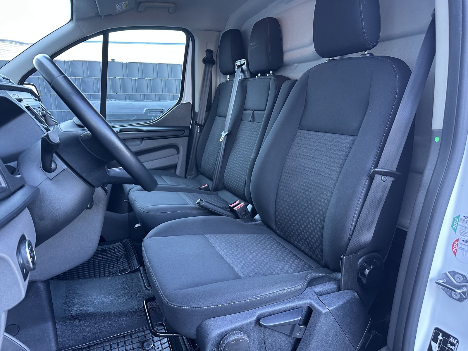 Fahrzeugabbildung Ford Transit Custom 300 L1H1 SHZ+PP+BLUETOOTH+1HD+DAB