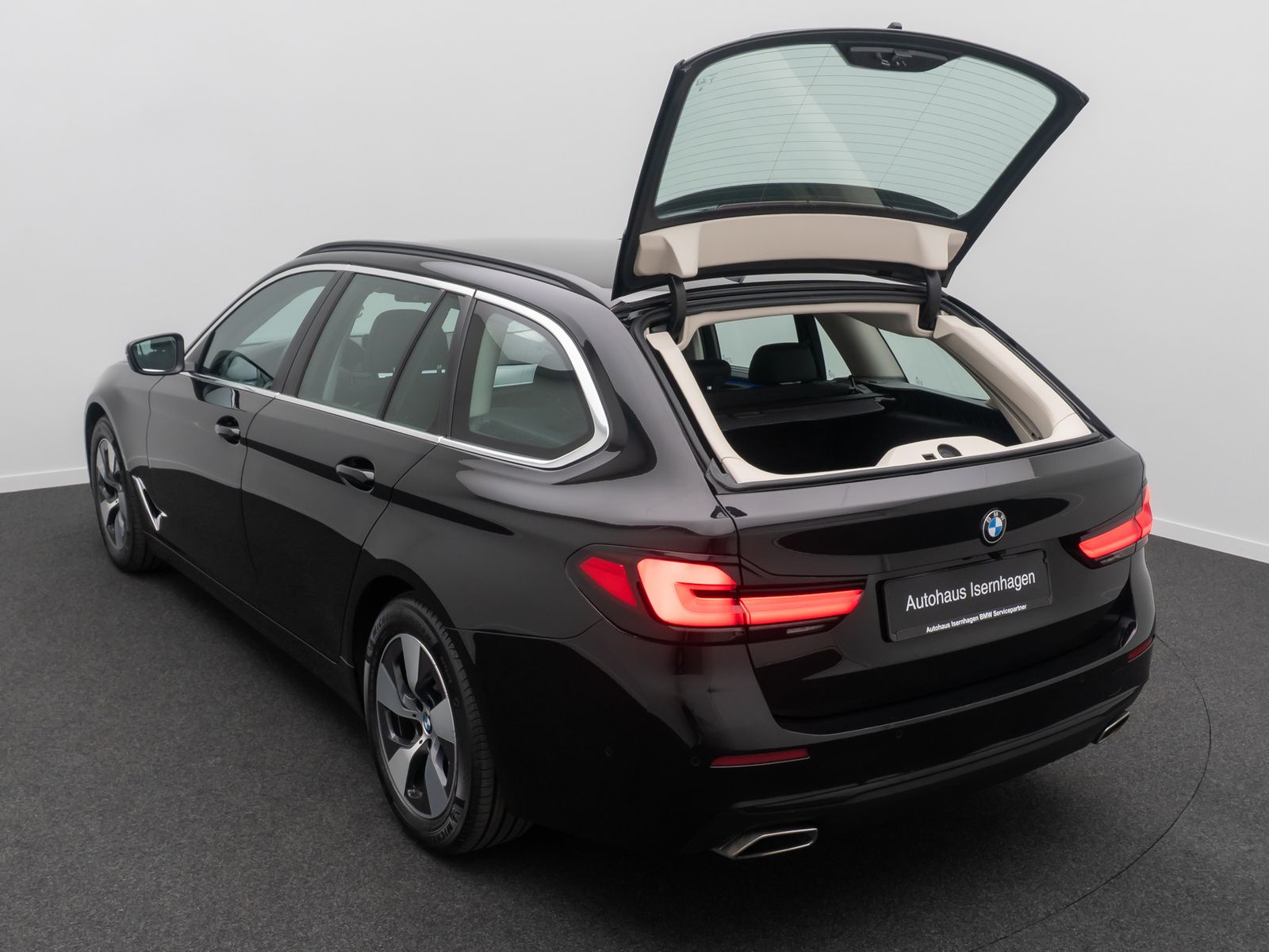 Fahrzeugabbildung BMW 520d Alarm DAB HUD Kamera 4xKlima Leder Komfort