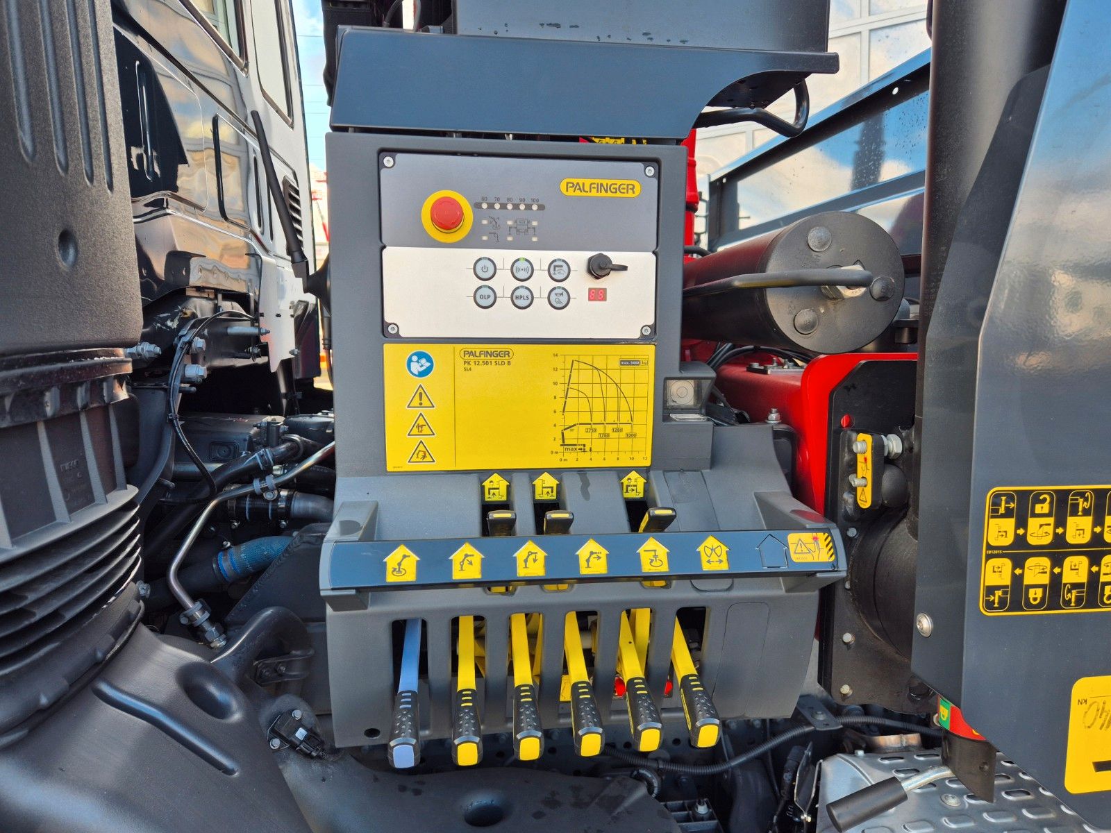 Fahrzeugabbildung Iveco AD200X46/P HR OFF Palfinger PK 12.501 Funk AHK