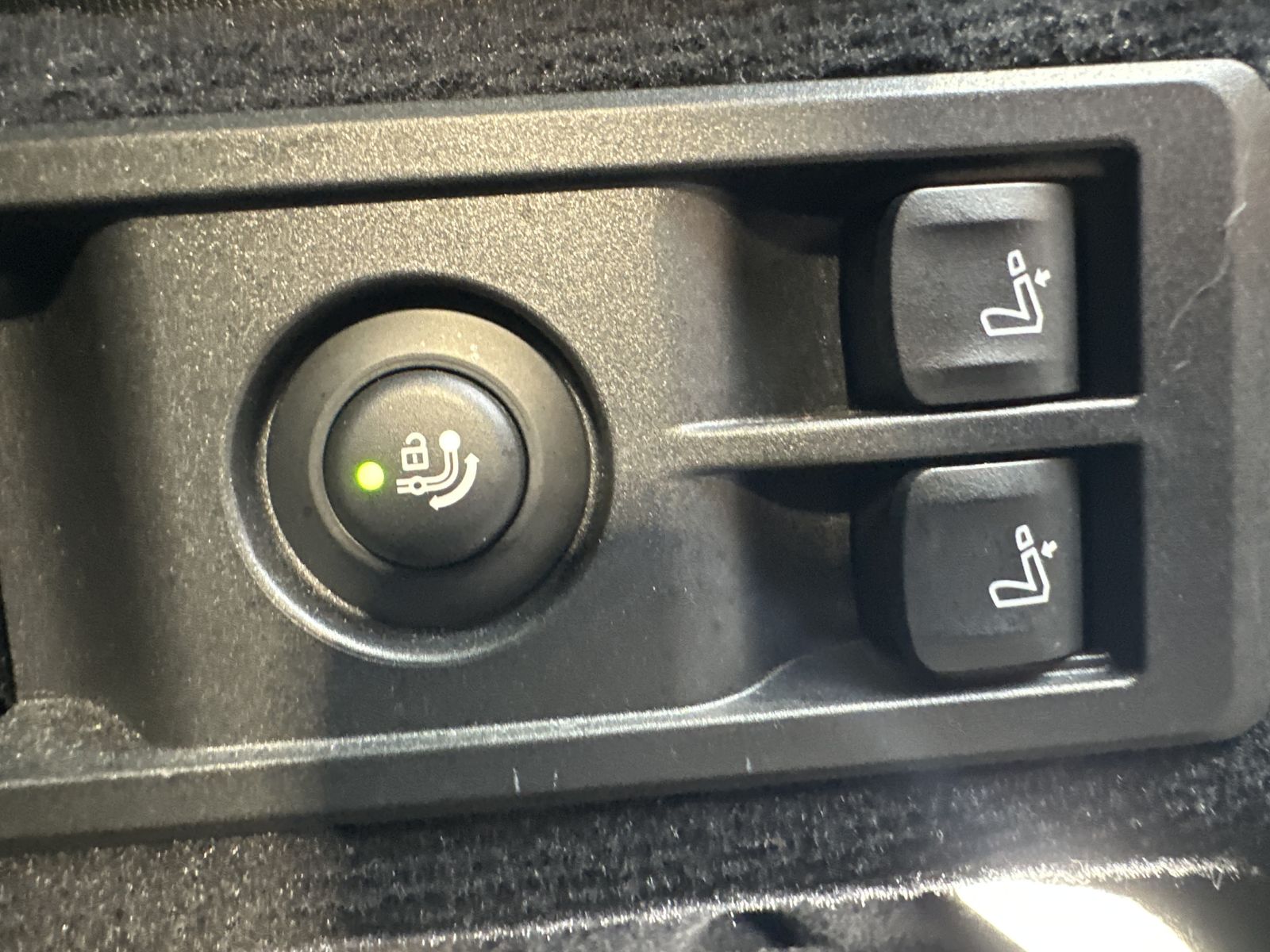 Fahrzeugabbildung BMW 330e Touring xDrive M-Sport NAV+LED+PANO+AHK+SHZ