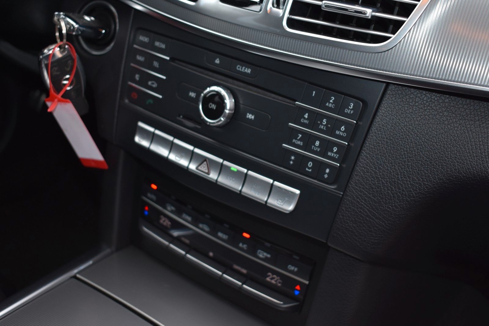 Fahrzeugabbildung Mercedes-Benz E 400 T Edition 4Matic AMG Night-Paket AHK