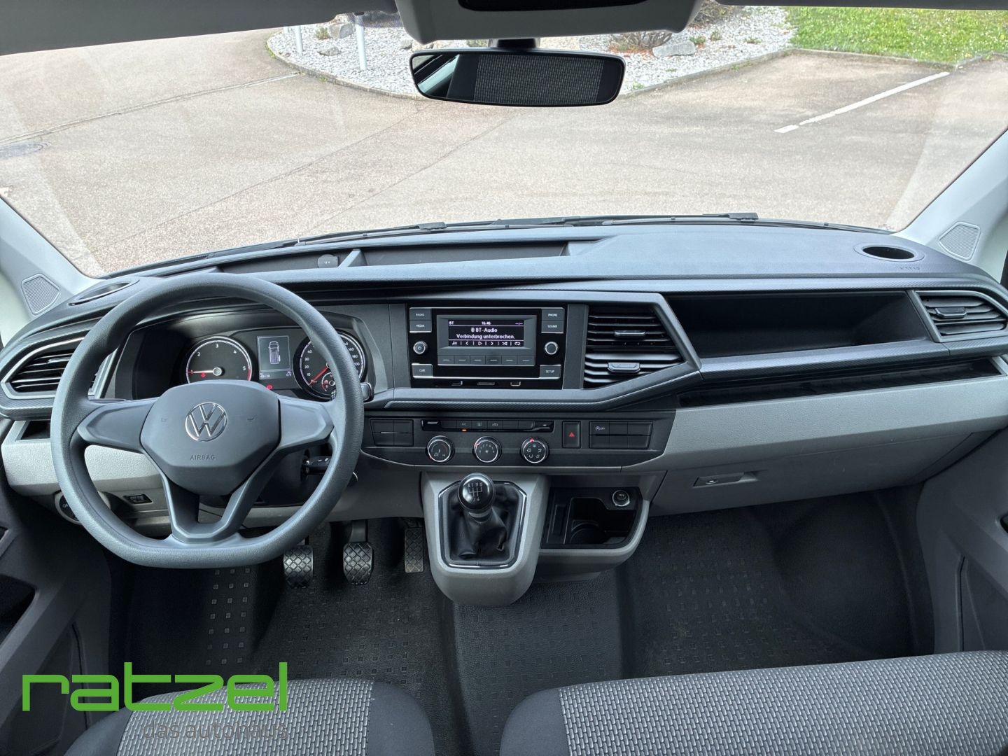 Fahrzeugabbildung Volkswagen T6.1 Transporter KR 2.0 TDI DAB PDC Berganfahras