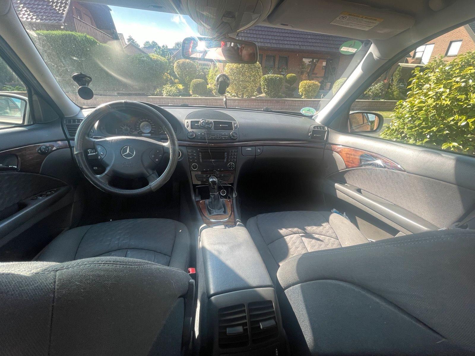 Mercedes-Benz E200 2004 — photo 6