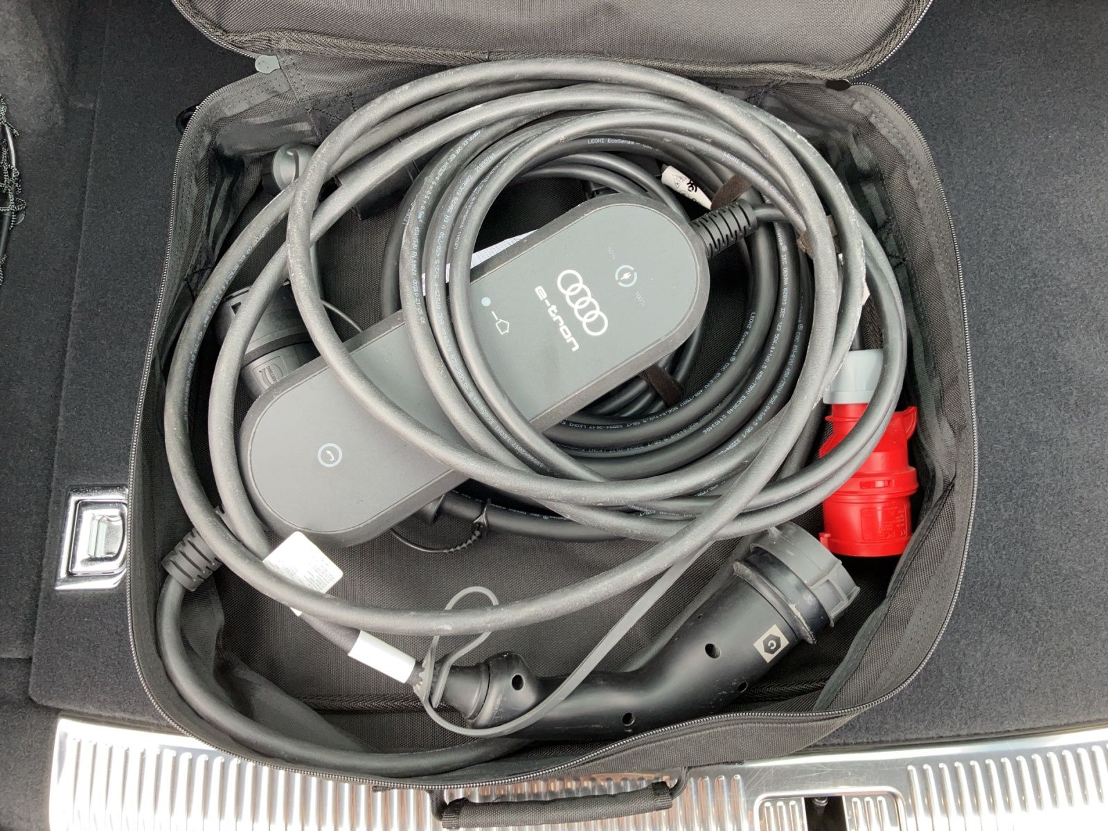 Fahrzeugabbildung Audi Q5 50 TFSI e quattro S-tronic LED ACC NAVI AVC