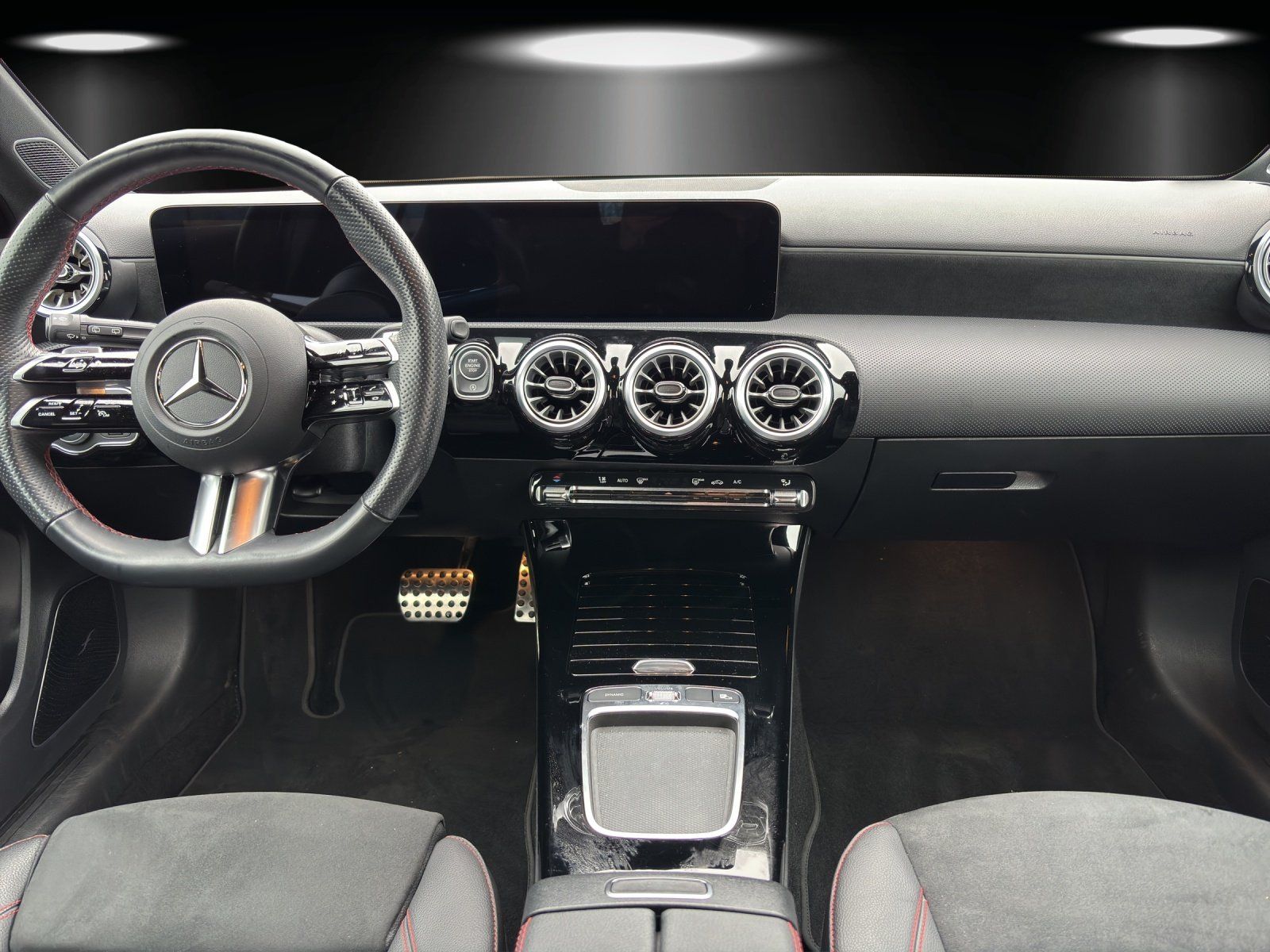 Fahrzeugabbildung Mercedes-Benz A 180 d AMG Burme DISTRO KeyGO 18" Totwinkel