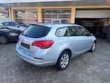 Opel Astra J Sports Tourer Style*SHZ*LHZ*MFL*TEMPOMAT - Opel Astra Style mit Benzin-Antrieb