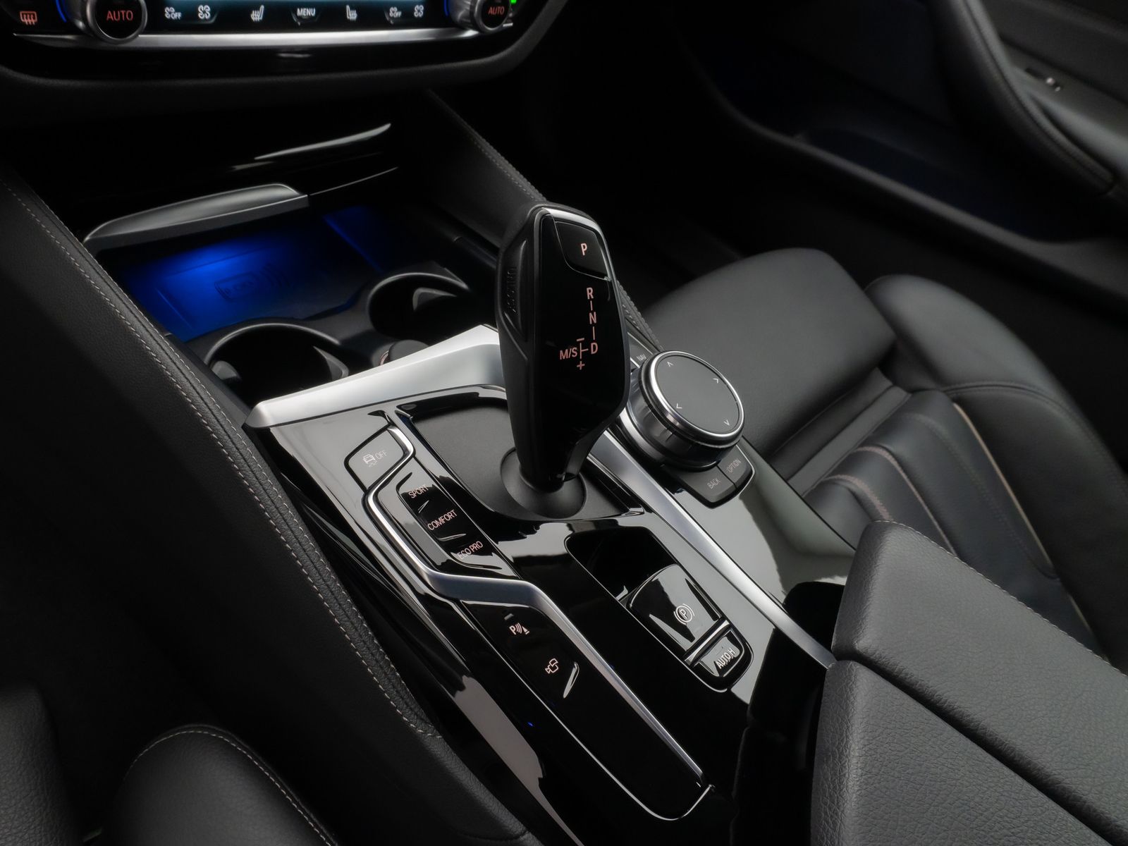 Fahrzeugabbildung BMW 520d xD Luxury Line 360°Laser HUD DAB AHK Sport