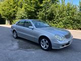 Mercedes-Benz E 220 CDI Automatick HU 11/26 Vollfahrbere... - Mercedes-Benz E 220 aus 2003: Cdi