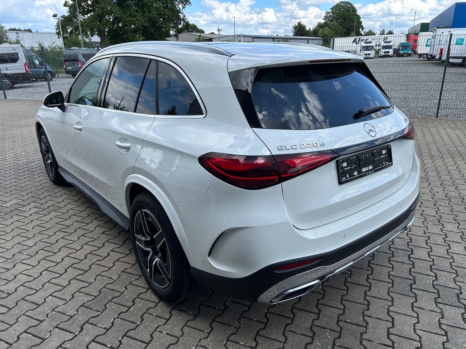 Fahrzeugabbildung Mercedes-Benz GLC 220 d 4Matic Edition AMG Line+PANO+AHK+MEMO
