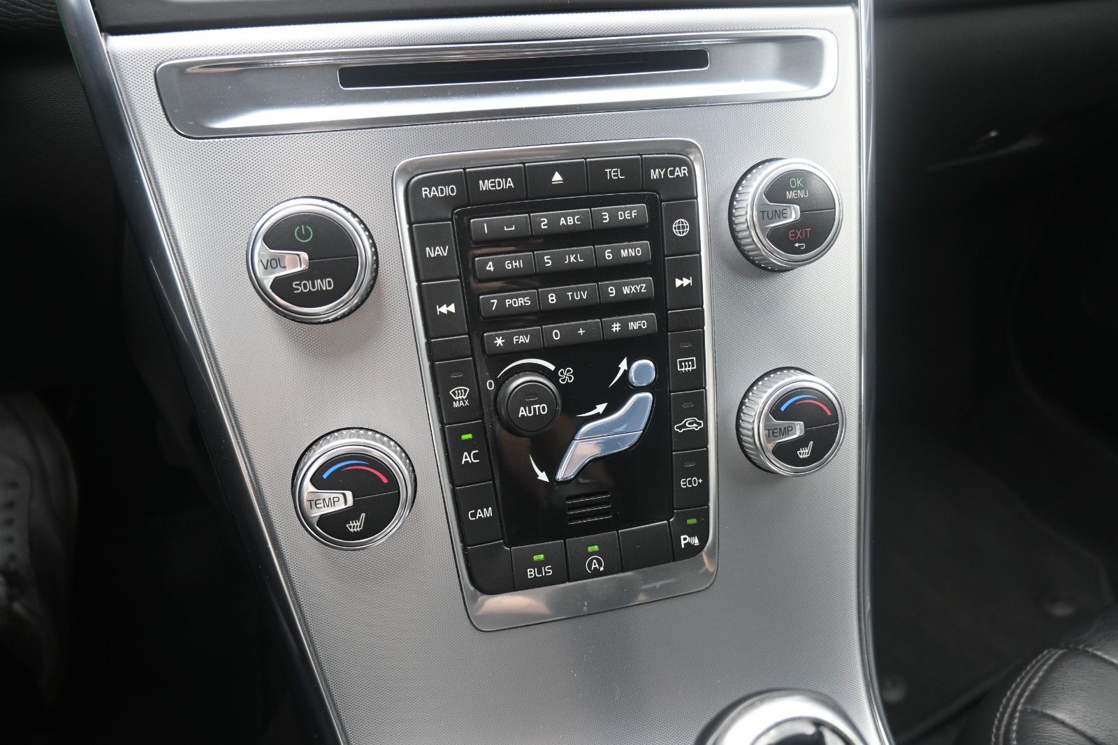 Fahrzeugabbildung Volvo XC60 D3 Autom. FWD Summum*Bi-Xenon*RFK*BLIS