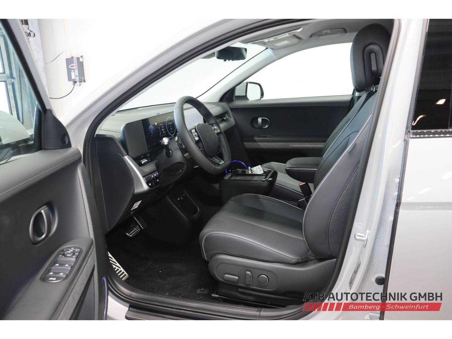 Fahrzeugabbildung Hyundai IONIQ 5 UNIQ MY26 84 kWh 4WD 325 PS Navi Soundsy