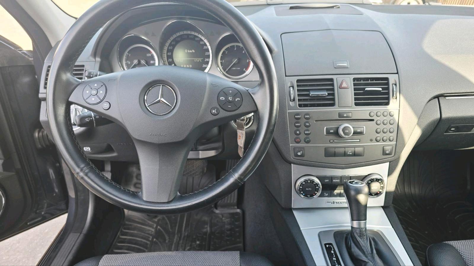 Mercedes-Benz C250 2010 — photo 11