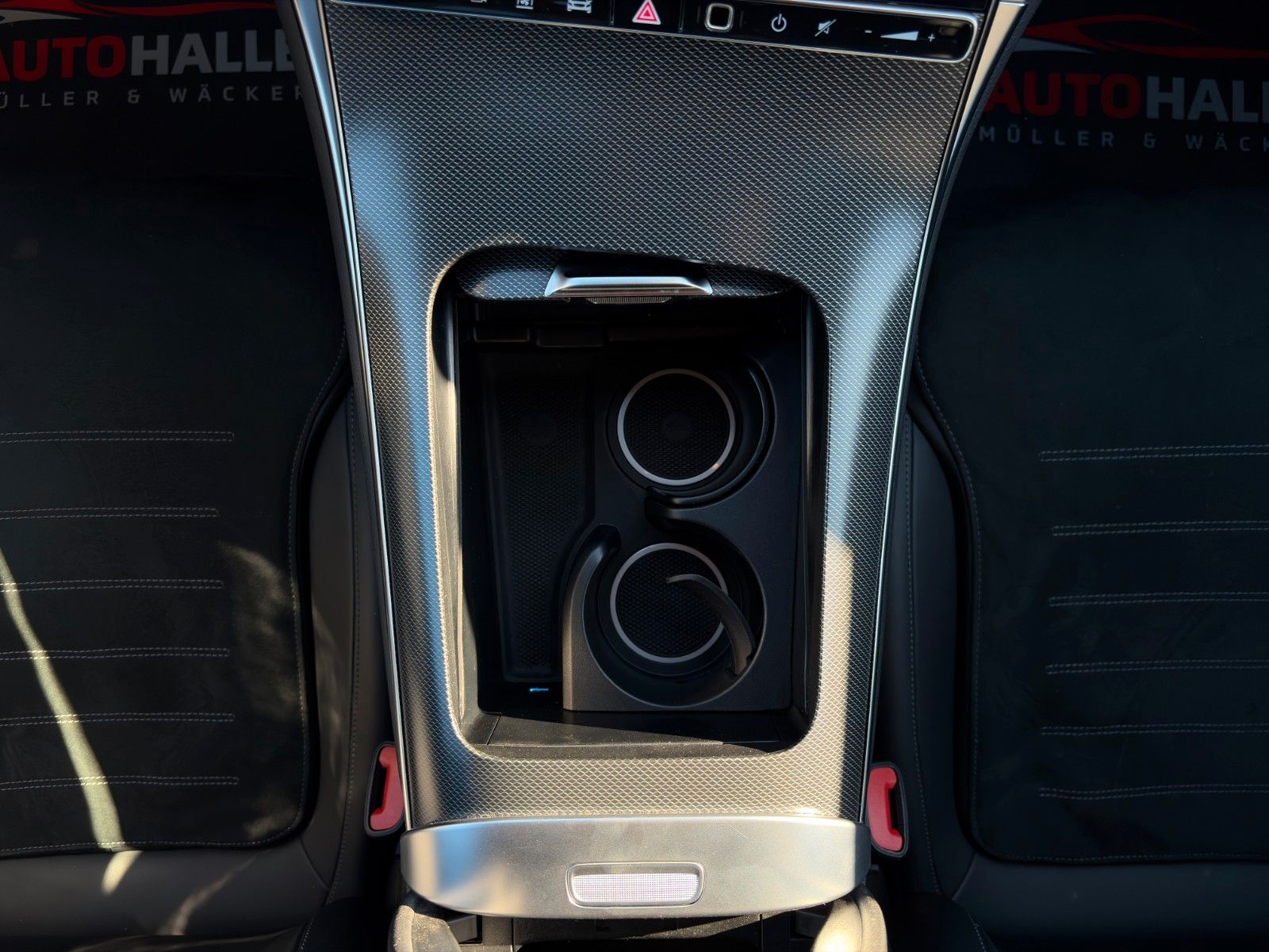 Fahrzeugabbildung Mercedes-Benz GLC 200 4M AMG + Pano Standhzg Burmester ACC AHK