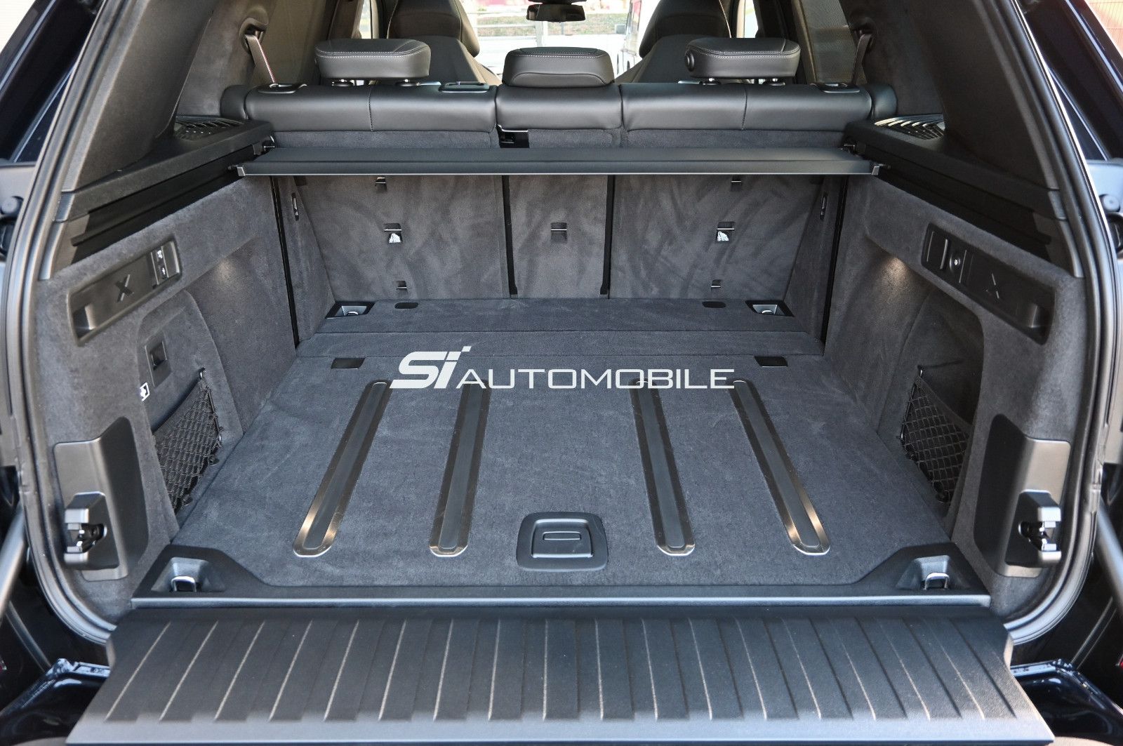 Fahrzeugabbildung BMW X5 M60i xDr. °UVP 155.609€°AHK°B&W°PROF.FAHRW.°