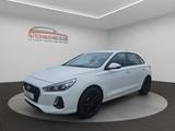Hyundai i30 1.4 T-Gdi Black & White Klimaautom SHZ Lenkr - Hyundai i30 mit Benzin-Antrieb: Weiß, Limousine, 1.4