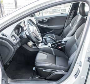 Fahrzeugabbildung Volvo V40 Momentum |RÜCKFAHRKAMERA|NAVI|PDC|SHZ|