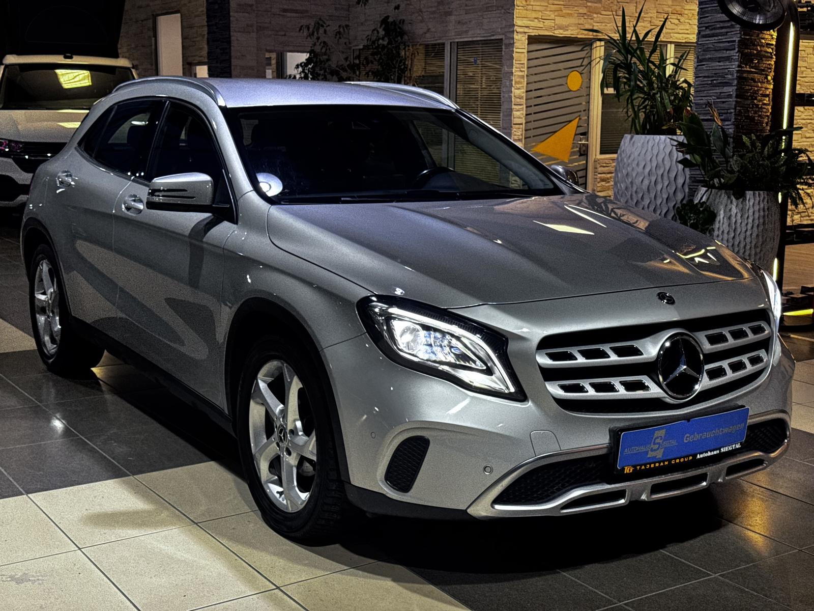 Mercedes-Benz GLA 200 Business Urban*Leder*R.Cam*LED Performan