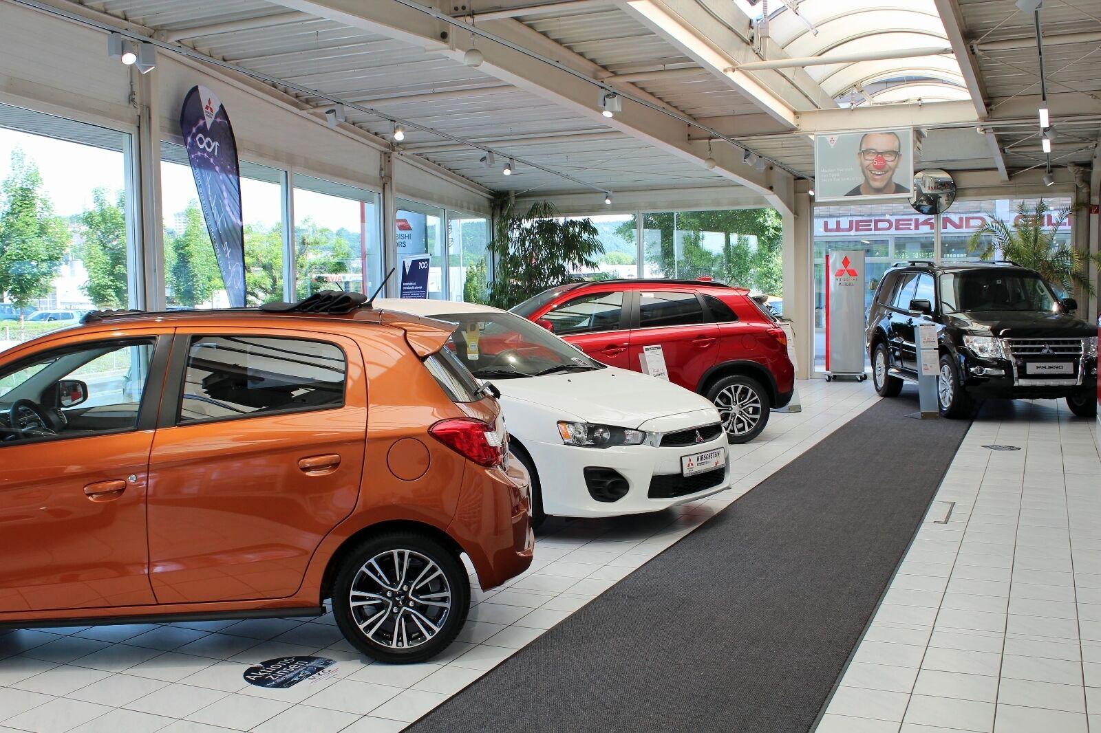 showroom-image-top