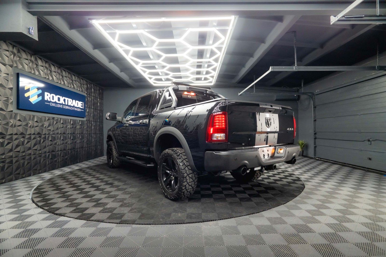 Fahrzeugabbildung Dodge RAM 5.7 V8 HEMI 4x4 Sport OFFROAD Night WARLOCK