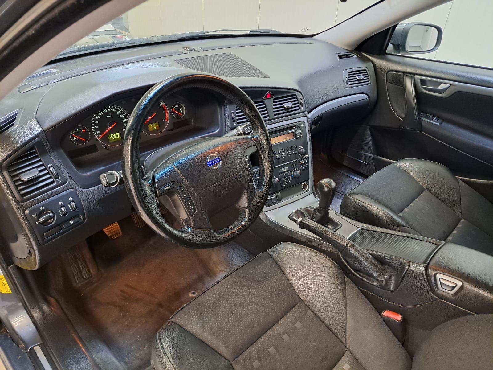 Volvo V70 2006 — photo 10