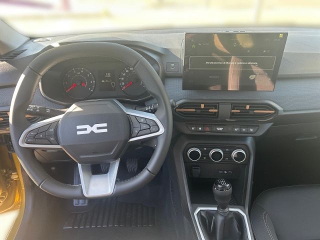 Fahrzeugabbildung Dacia Sandero III Stepway Expression Winter-Paket+Navi