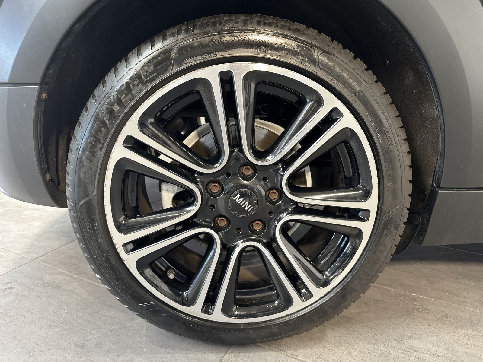 Fahrzeugabbildung MINI Cooper S Countryman JCW NAV+GLASDACH+BLUETOOTH