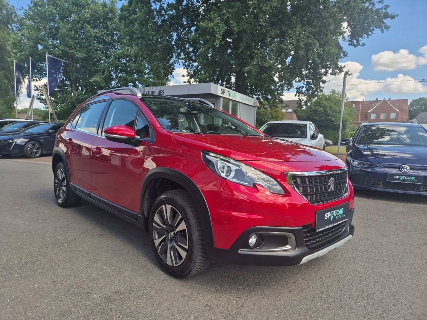 Fahrzeugabbildung Peugeot 2008 1.2 Allure PT 110 Panorama Navi CarPlay SHZ