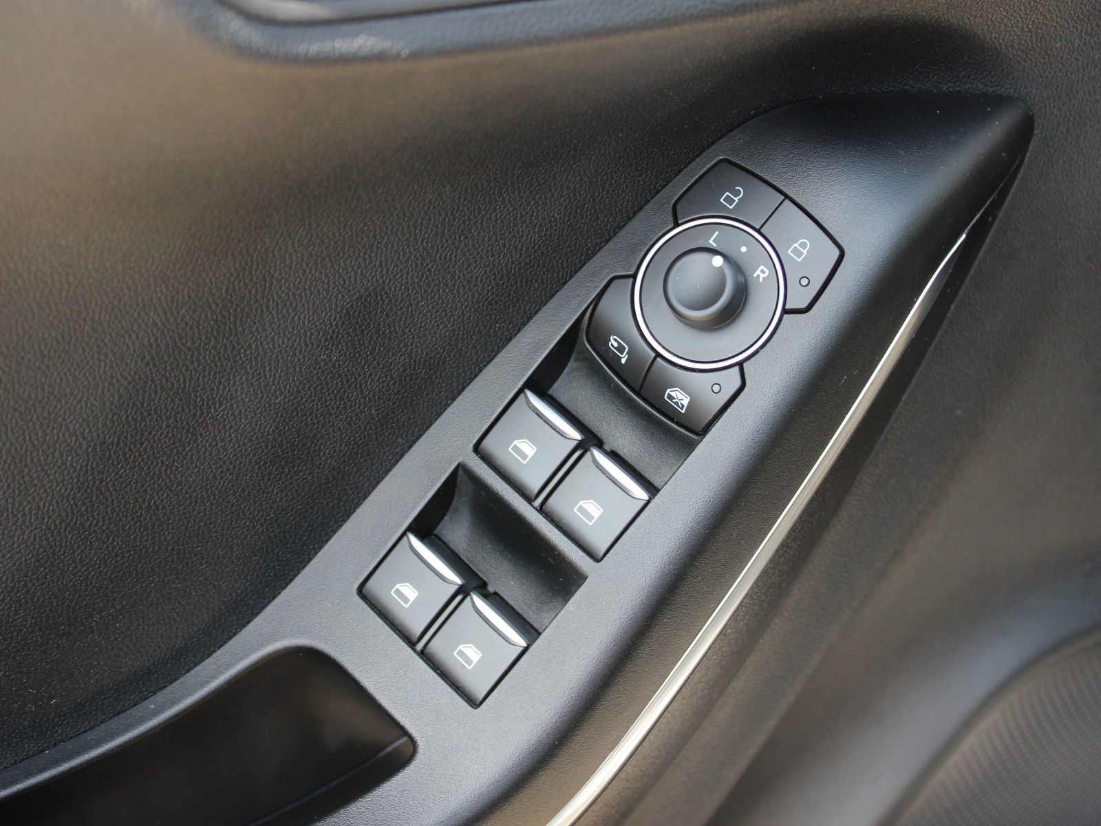 Fahrzeugabbildung Ford Puma Titanium 1,0 EcoBoost Mild Hybrid