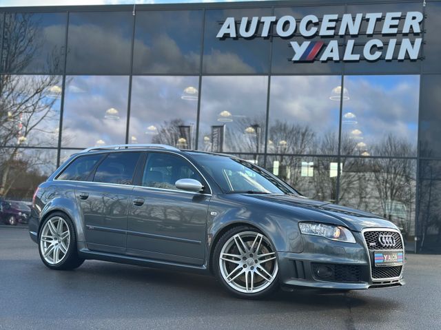 Audi RS4 4.2 quattro Avant S-HEFT/NAVI/LEDER/CARBON