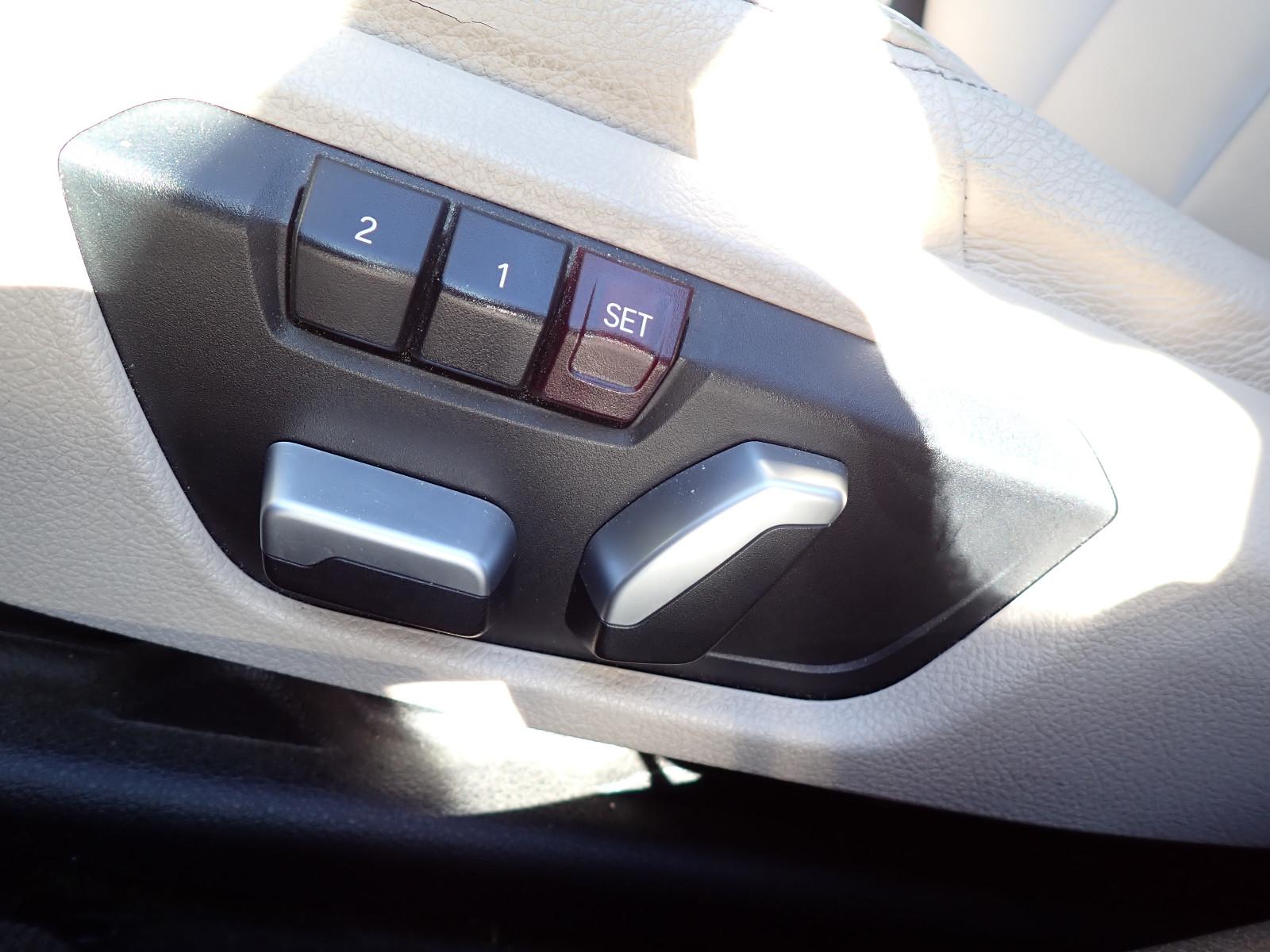 BMW 330i xDrive Advantage LED Leder Memory 1. Hand