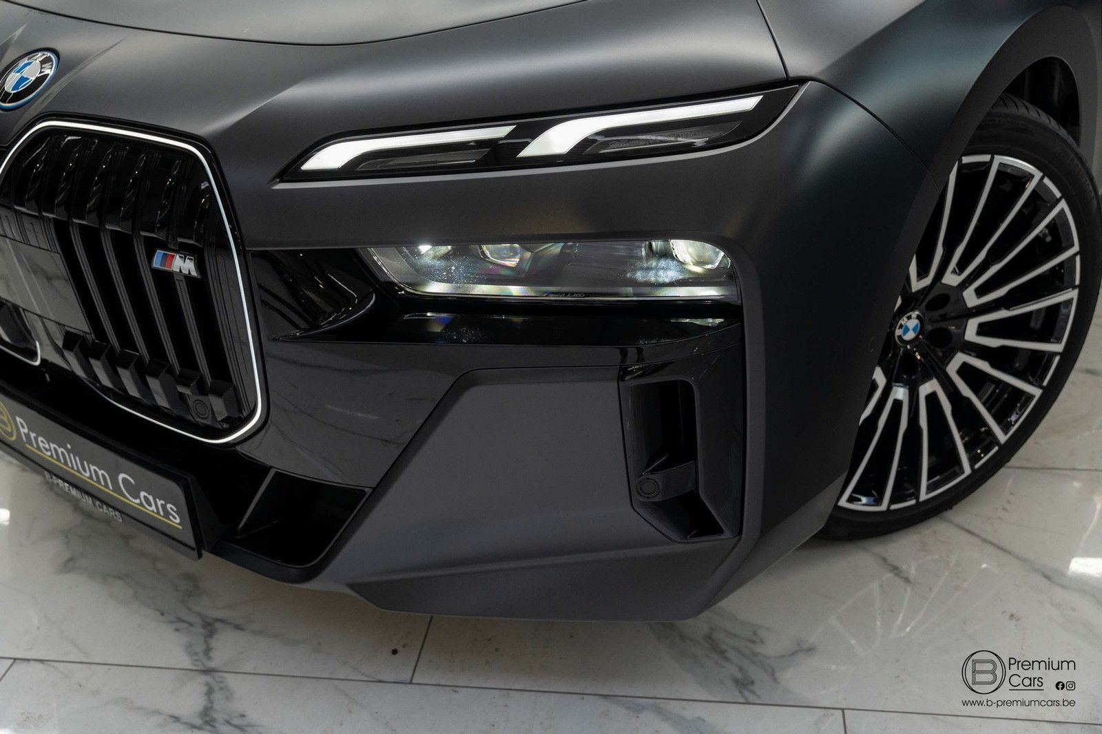 BMW 760 xDrive Individual! FULL OPTIONS! Black pack! imagem 3