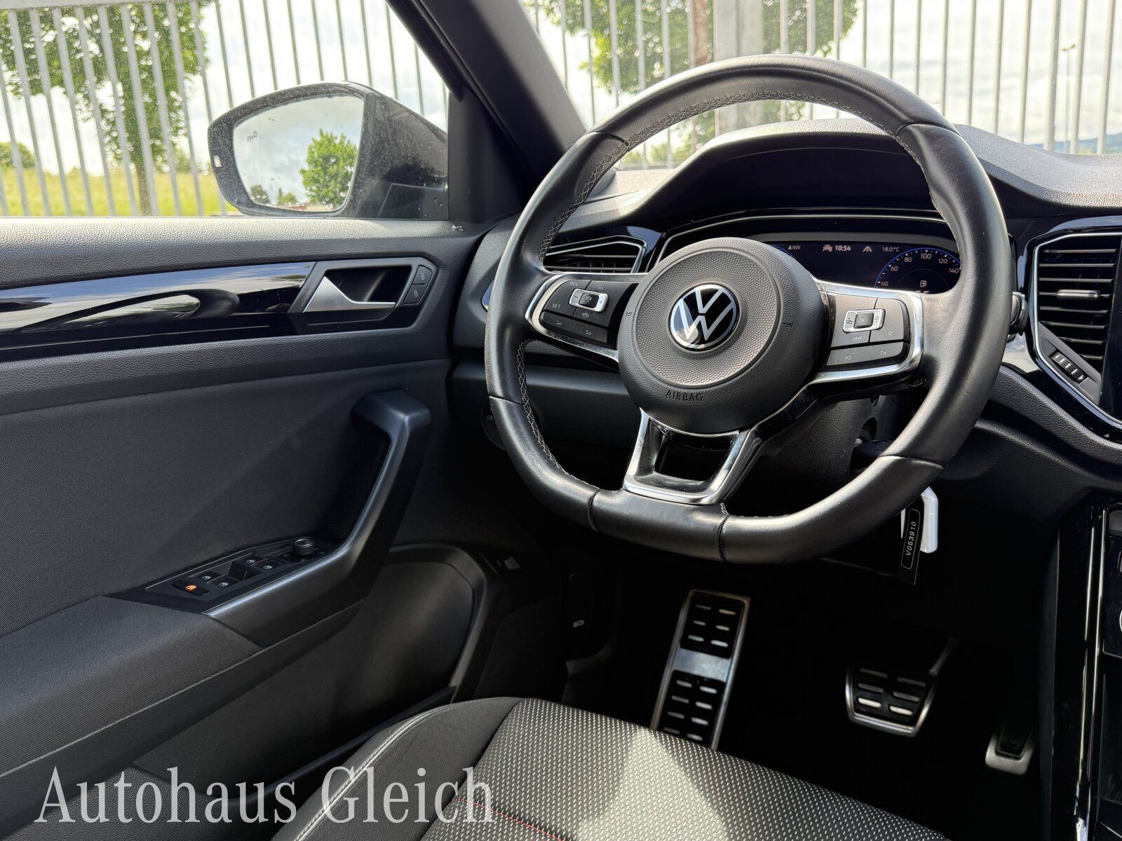Fahrzeugabbildung Volkswagen T-Roc 1.5 TSI Sport (EURO 6d) Navi/Styling/Autom
