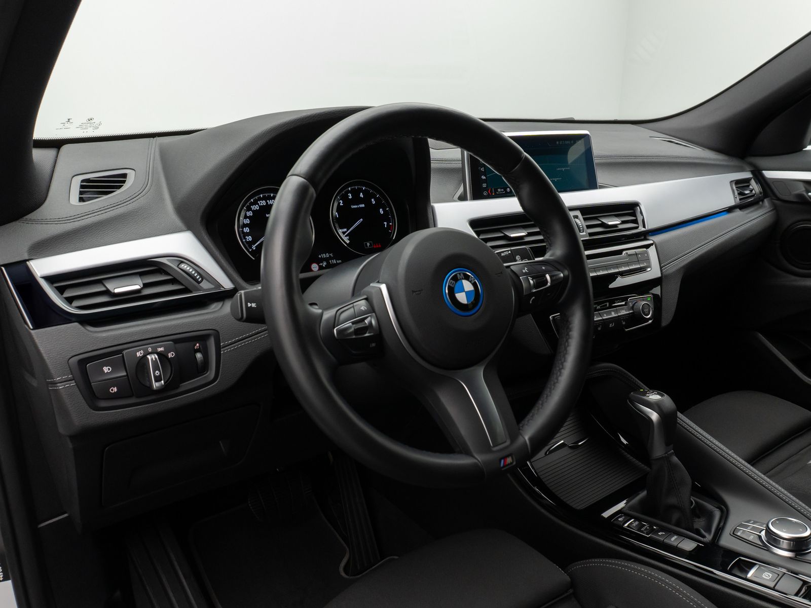 Fahrzeugabbildung BMW X2 xD25e Kamera DAB HiFi Navi Komfort Sport LED