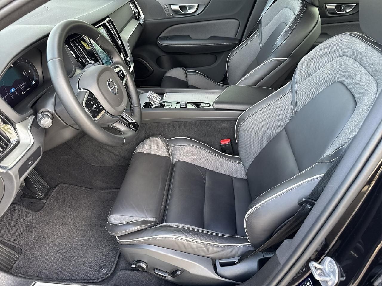 Fahrzeugabbildung Volvo S60 Lim. Plus Dark