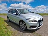 BMW 225i Active Tourer - silberne BMW 225 Active Tourer