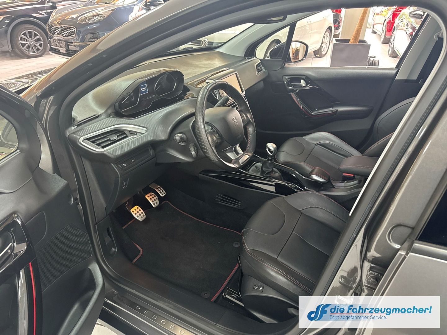 Fahrzeugabbildung Peugeot 2008 GT-LINE Allure Panorama Navi Leder ACC 2-Zo