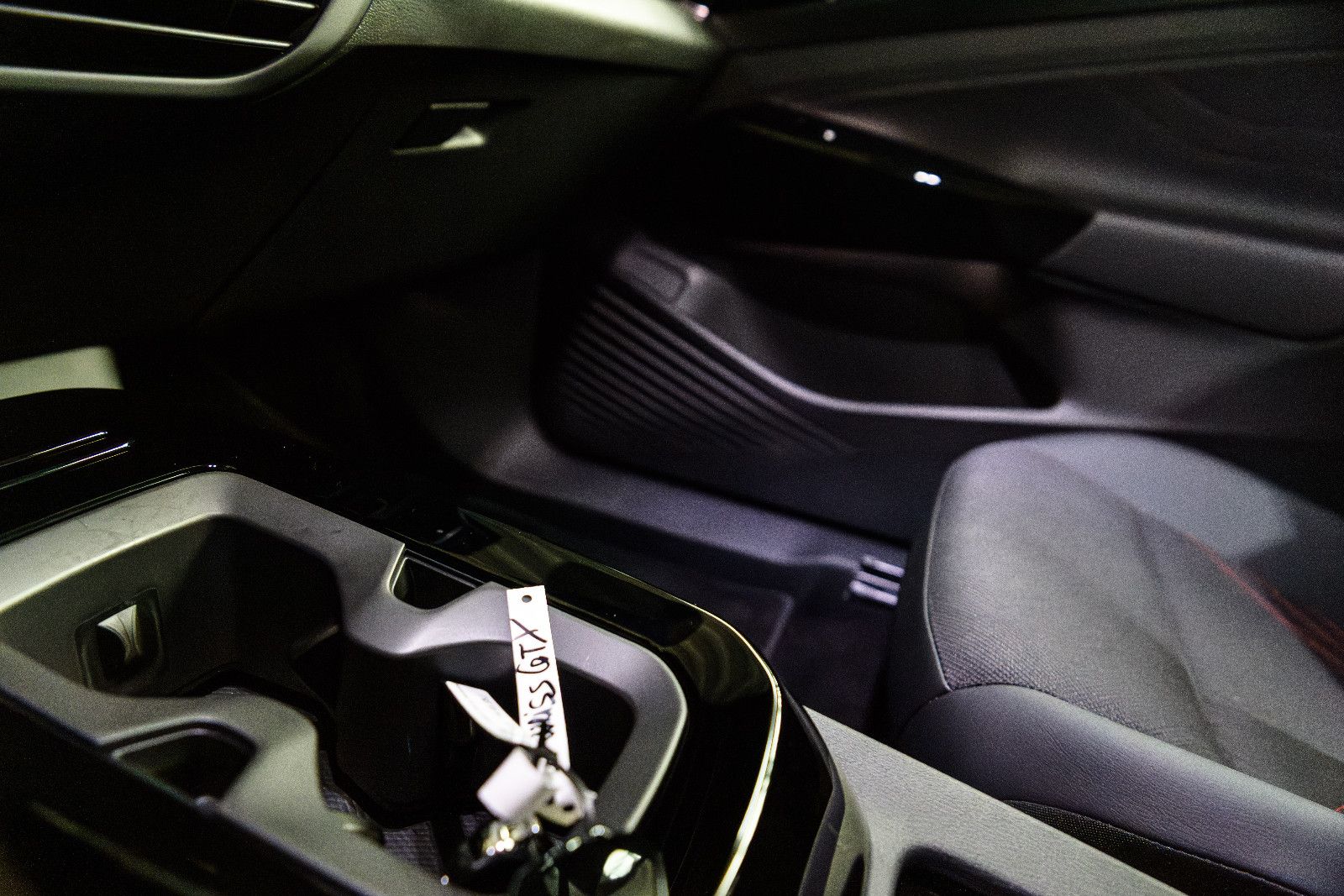 Fahrzeugabbildung Volkswagen ID.4 GTX 4Motion IQ-LIGHT+AHK+WÄPU+KAMERA+HuD+21