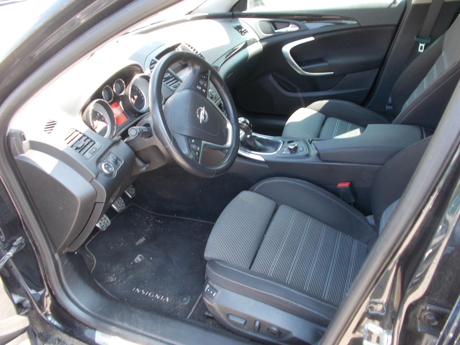 Opel Insignia 2011 — photo 11