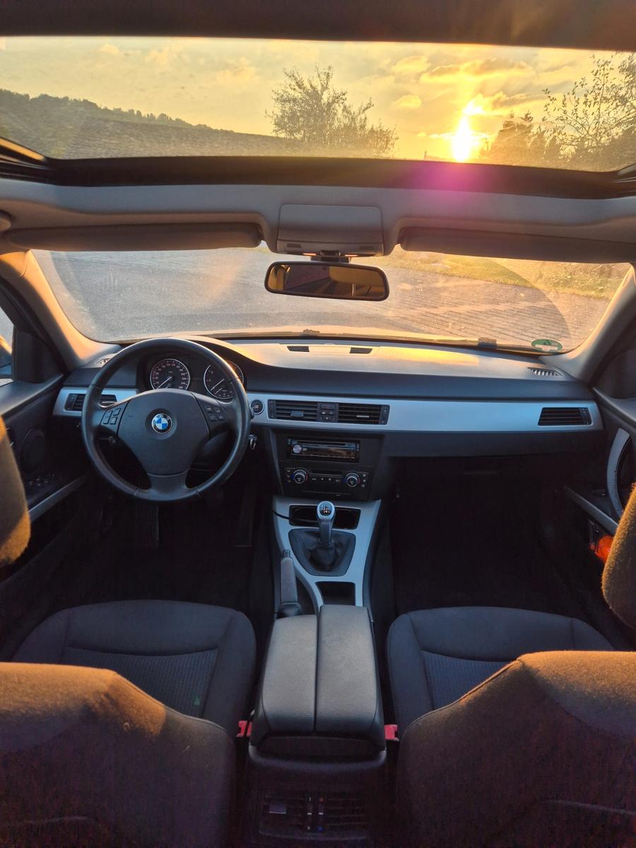 BMW 320 2009 — photo 5