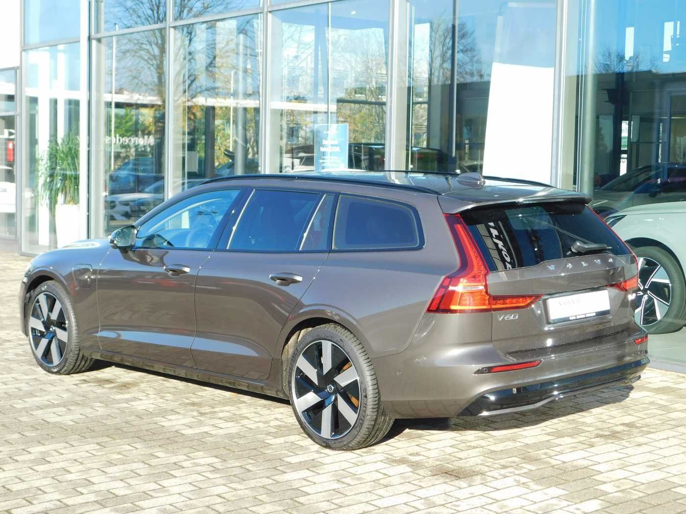 Fahrzeugabbildung Volvo V60 T6 Recharge AWD Ultra Dark