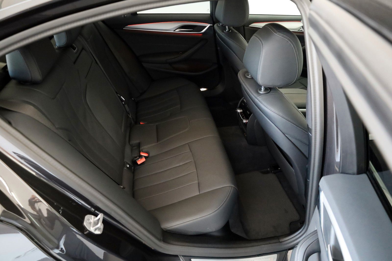 Fahrzeugabbildung BMW 530 d xDrive Lim. Leder,Navi,LED,Kamera,HUD,+WR