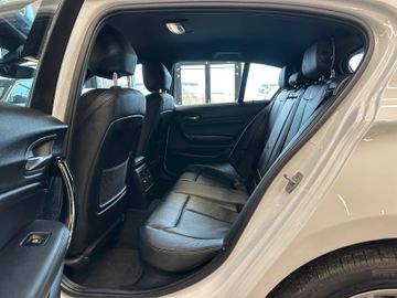 BMW 118 i Edition Sport Line Shad*LED*Navi*Leder*