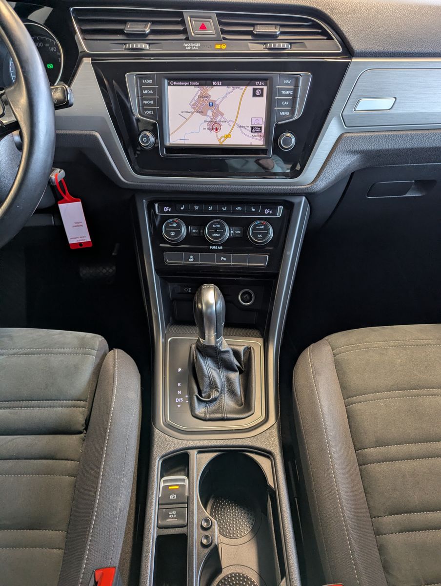 Fahrzeugabbildung Volkswagen Touran 1.4 TSI DSG Comfline 7-Sitze Navi