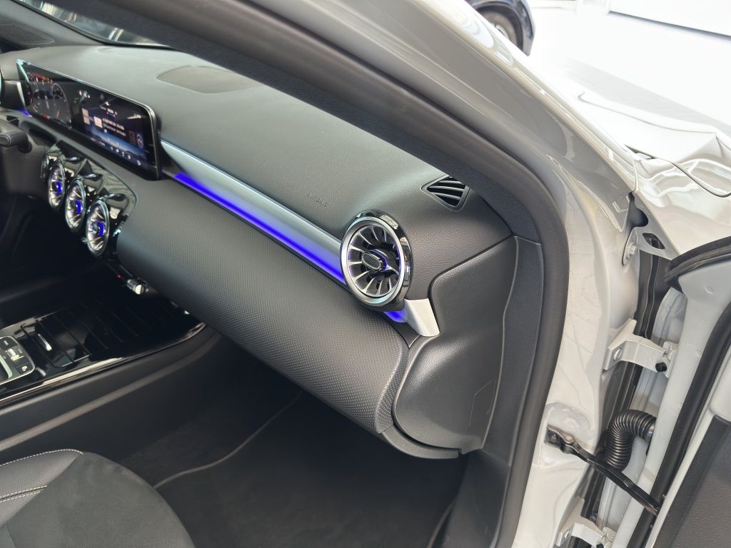 Fahrzeugabbildung Mercedes-Benz A 200 Kompaktlimousine AMG*NIGHT*SpH*AHK*LED*PDC