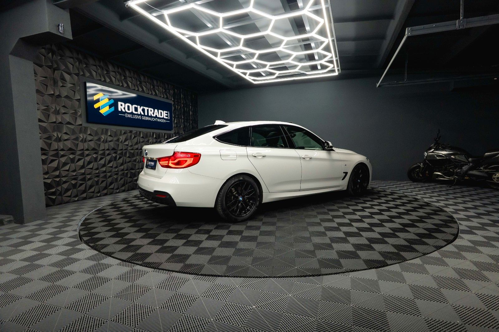 Fahrzeugabbildung BMW 330d Gran Turismo xDrive M Sport *ACC*Pano*LED*