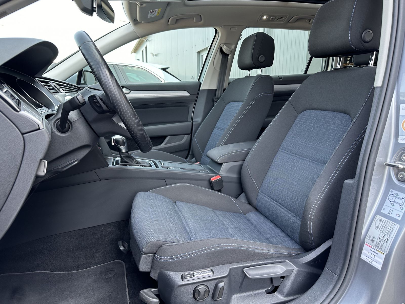 Fahrzeugabbildung Volkswagen Passat Variant 1.4 TSI DSG GTE NAV+LED+ACC+PANO